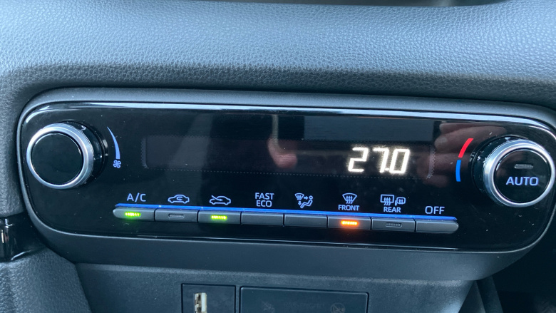 Toyota Yaris 1.5 Hybrid Design 5dr CVT Hybrid Hatchback